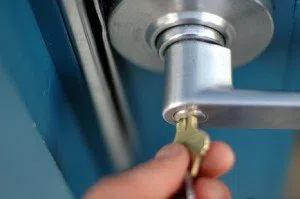 Neighborhood Locksmith Store Aurora, CO 720-307-0030 - key-broke-in-lock